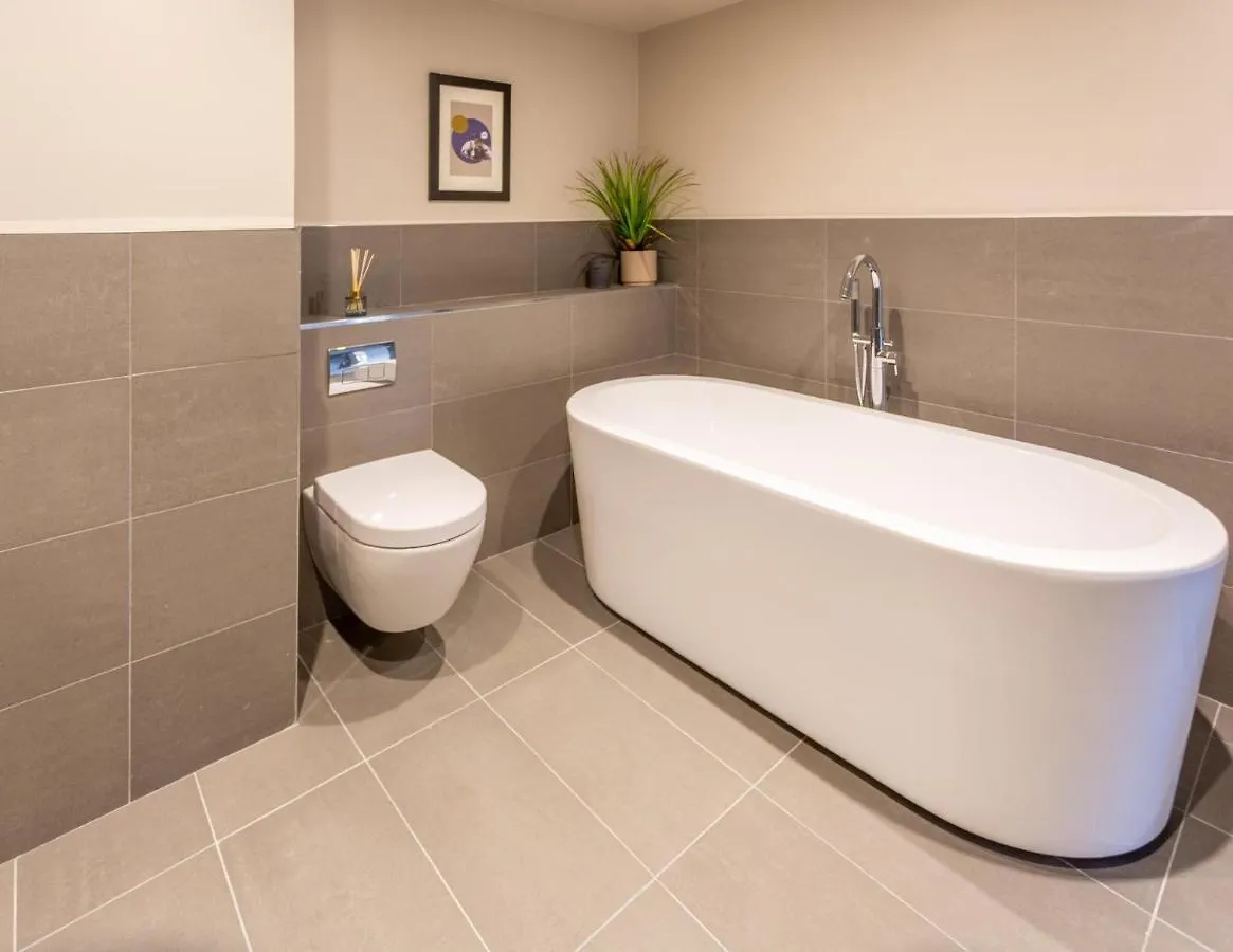 Luxury Manhattan Loft-Style Apartment Near Edinburgh City Centre