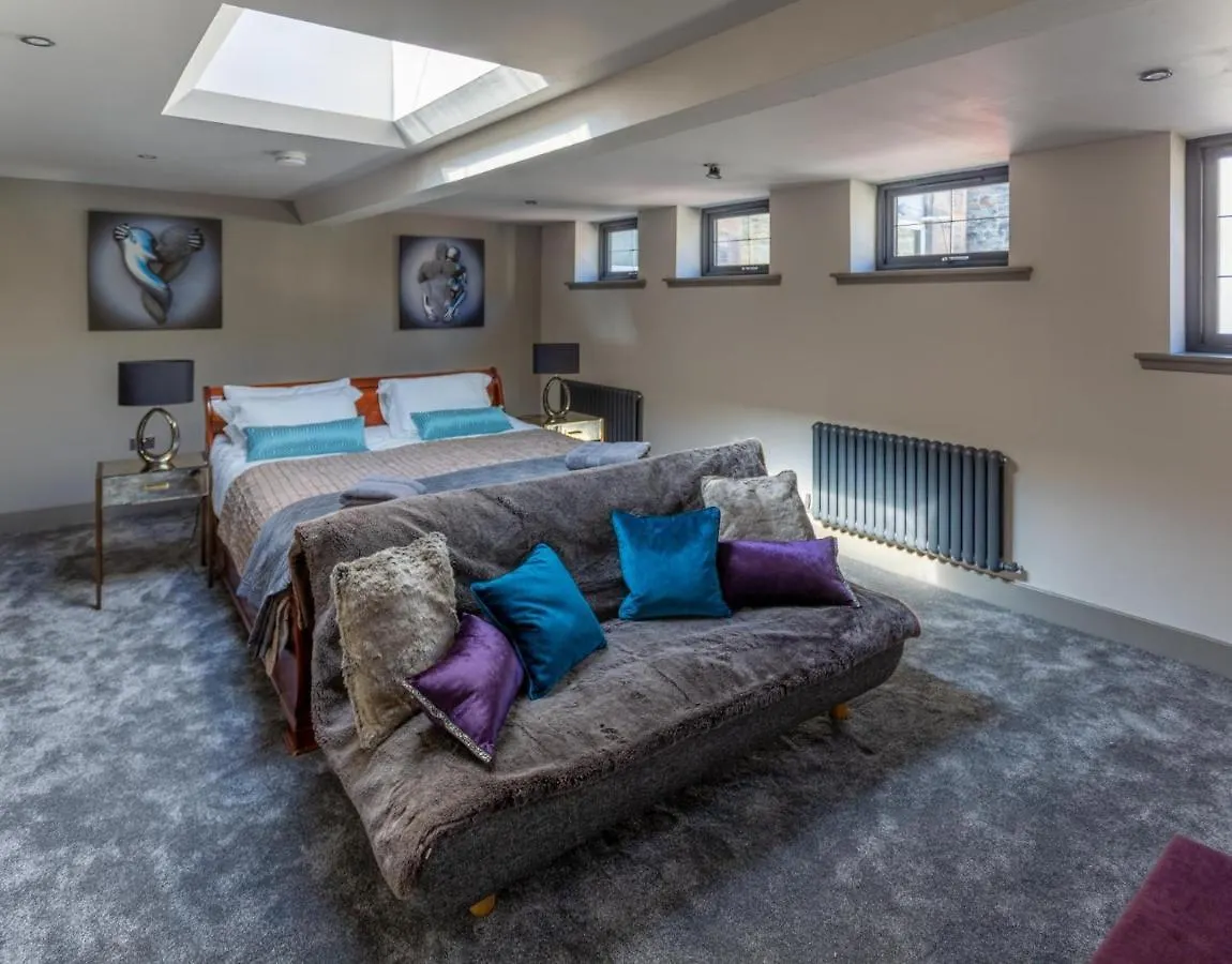 Luxury Manhattan Loft-Style Apartment Near Edinburgh City Centre